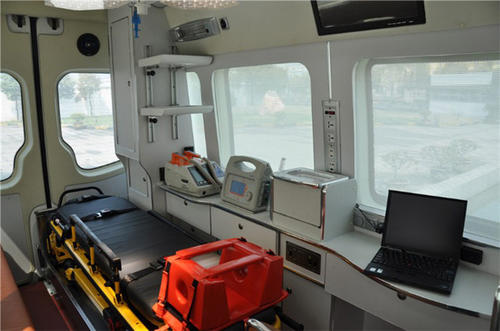 柳河县救护车内部